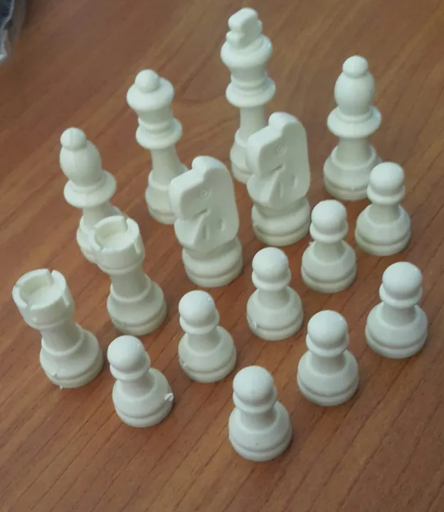Chess%20Coin%201%20Pac%2032%20Pcs%20(%20Black%20And%20White%20)%20-%20Image%204