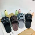 Home Cartoon Cat Baby Boy and Girl Summer Sex Super Explosion One Couple Slippers Paw Claw Beach Non-Slip Slippers Hand-Shaped Brush ?. 