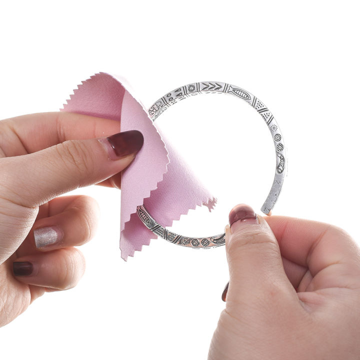 Jewelry%20Polishing%20Cloths%20for%20Gold%20Silver%20Jewelry%20Silver%20and%20Gold%20Polishing%20Cloth%20Luxury%20Jewelry%20Cleaning%20Cloth%20-%20Image%204