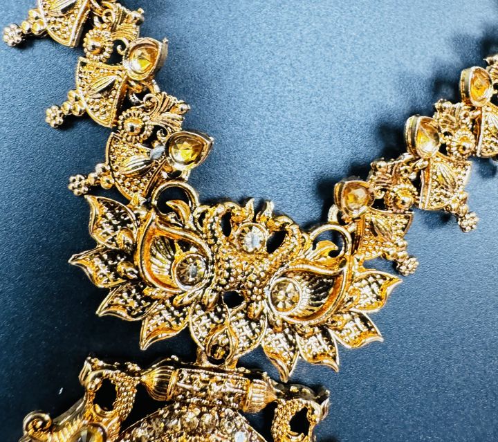 Dull%20gold%20color%20temple%20Design%20long%20necklace%20and%20one%20pair%20earring%20fashion%20jewelry%20necklace%20set%20with%20gold%20and%20of%20white%20pearl%20for%20women%20and%20girl%20-%20Image%204