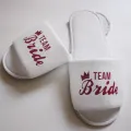 【WEJA】1pair Guest Hotel Slippers Wedding Party Team Bride Slipper Hotel Travel Spa Shoes New Gold Glitter Letter Flip Flop. 