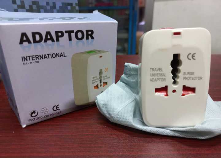 Travel%20Universal%20Adaptor%20-%20Image%202