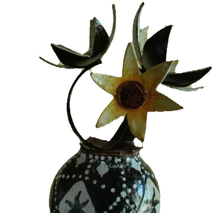 Coconut%20shell%20flower%20vase%20-%20Image%203