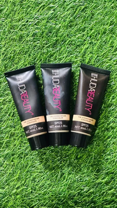 Huda%20Beauty%20Overachiever%20Concealer%2040ml%20SPF%2025%20-%20Skin%20Miracle%20BB%20Cream%20-%20Image%202