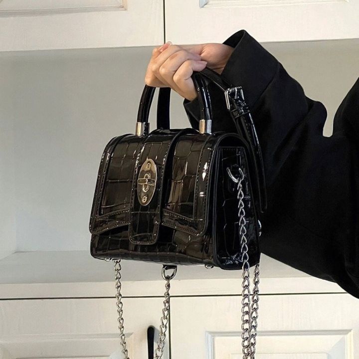 High-Grade%20Chain%20Bag%20Niche%202024%20One-Shoulder%20Motorcycle%20Texture%20Portable%20Patent%20Leather%20Small%20Square%20Bag%20Crossbody%20New%20Women's%20Western%20Style%20-%20Image%203