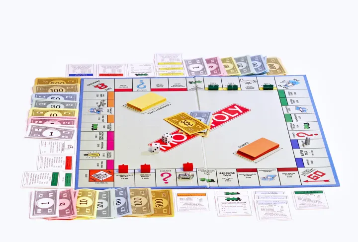 Monopoly%20Board%20Game%20:%20Standard%20Red%20Edition%20-%20Image%205