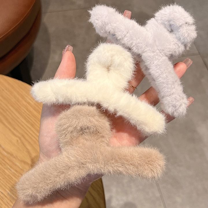 %E3%80%90HOT%E3%80%91%20New%20Korea%20Fashion%20Furry%20Plush%20Hair%20Clips%20Warm%20Winter%20For%20Women%20Shark%20Hairpins%20Plus%20Size%20Hair%20Claws%20Trendy%20Hair%20Accessories%20-%20Image%204