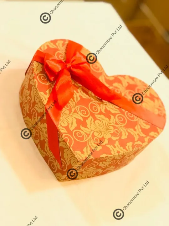 High%20Quality%20Chocolate%20Heart%20Box%20Gift%20Hamper%20Ferrero%20rocher,Kitkat%20Chunky,Snickers,Mars,Toblerone%20-%20Image%204
