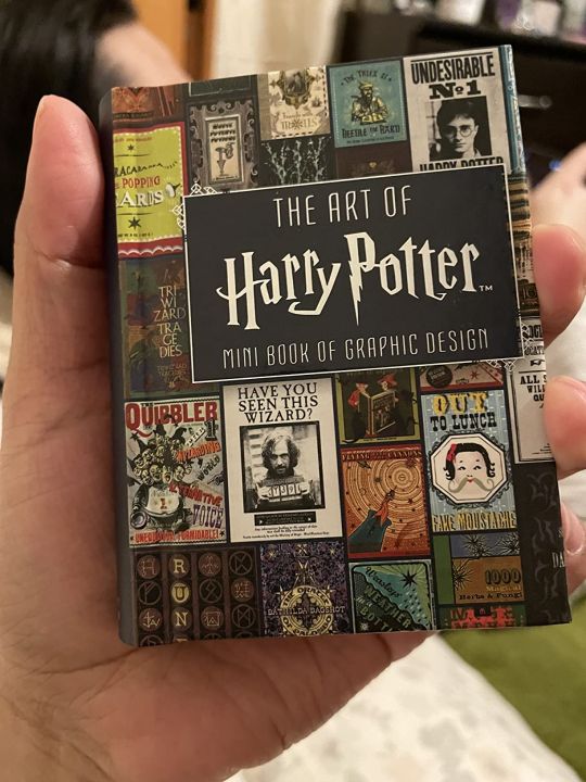 The%20Art%20of%20Harry%20Potter%20(Mini%20Book):%20Mini%20Book%20of%20Graphic%20Design%20-%20Image%204