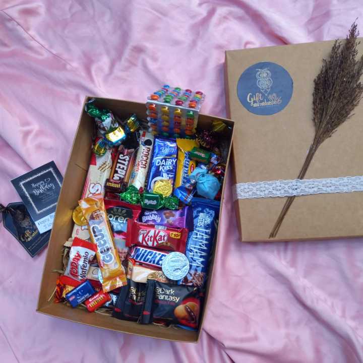 Chocolate%20Gift%20box%20for%20your%20lover%20anniversary%20/%20birthday%20/%20Valentine%20-%20Image%205