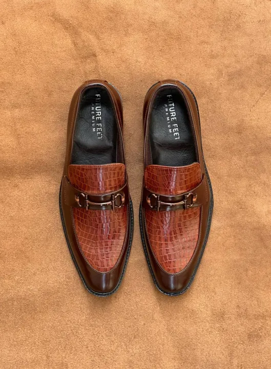 Men%E2%80%99s%20Gloss%20Brown%20Synthetic%20Croc%20Loafer%20-%20Image%202