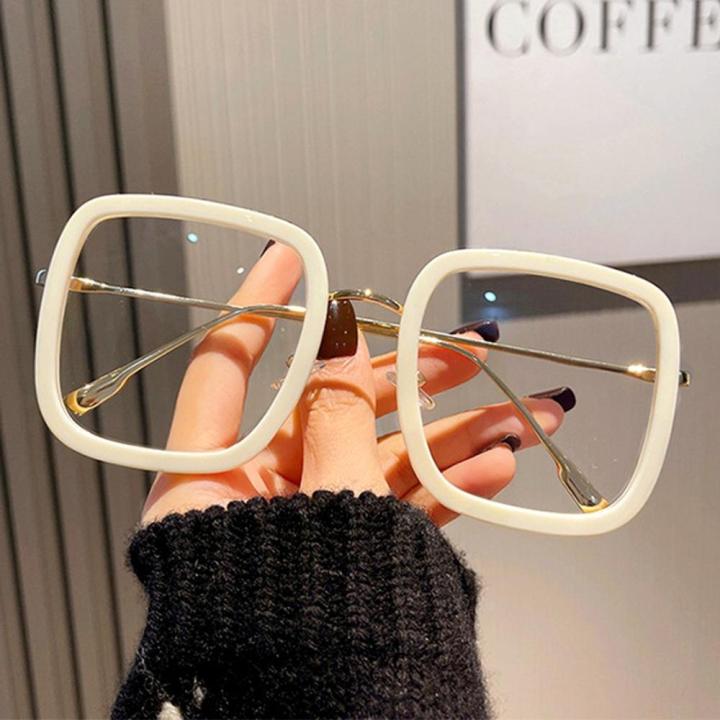 Unisex%20style%20Oversized%20sunglasses%20Sleek%20Lightweight%20frame%20Flat%20mirror%20lens%20Square%20frame%20glasses%20Fashionable%20design%20UV400%20protection%20Anti-blue%20light%20eyeglasses%20for%20Daily%20wear%20Office%20use%20Gaming%20Outdoor%20activities%20Protection%20against%20digital%20eye%20strain%20-%20Image%206
