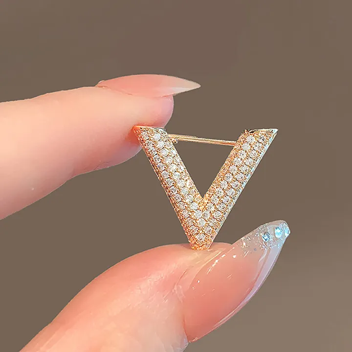 Fashion%20V%20Shaped%20Brooches%20For%20Women%20Metal%20Anti-glare%20Lapel%20Pin%20Fixed%20Clothes%20Pin%20GHAN%20-%20Image%203