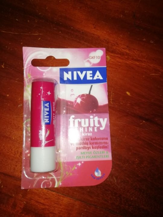 NIVEA%20Lip%20Balm%20Fruity%20Shine%20%E2%80%93%20CHERRY%20/%20KIRAZ%20with%20SPF%2015%20Nlbc%20Cherry%20Aroma%20-%20Image%202