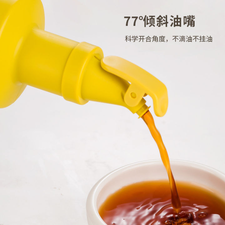 Press%20open%20the%20lid%20of%20the%20glass%20seasoning%20bottle%20and%20the%20oil%20jug%20bottle%20with%20label%20in%20the%20kitchen%20uses%20the%20new%20seasoning%20bottle.%20-%20Image%203