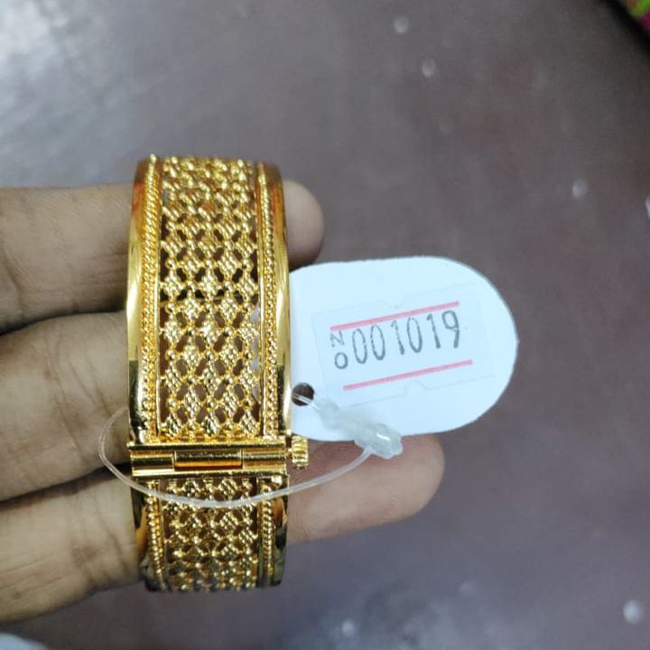 Guaranteed Bangle with Lock ( Puttu Kappu)