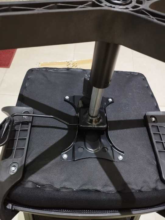 OFFICE%20CHAIR%20HIGH%20BACK%20WITH%20HEAD-REST%20-%20OC1003%20-%20Image%206