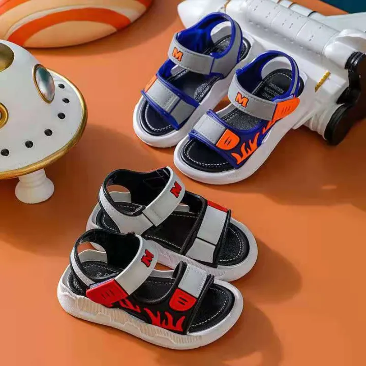 Boys%20sandals2023New%20Summer%20Trendy%20Men's%20Sandals%20Middle,%20Small%20and%20Older%20Children%20Non-Slip%20Soft%20Bottom%20Korean%20Boys%20Beach%20Shoes%20-%20Image%204