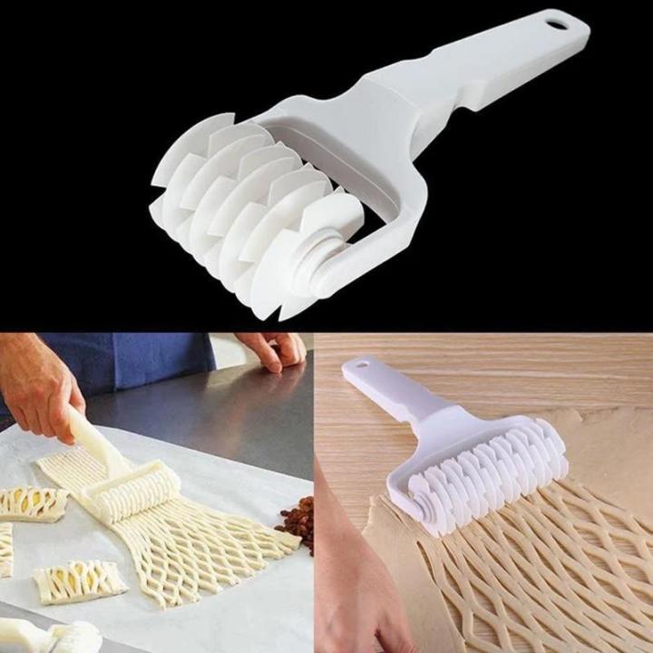 1PC%20Roller%20Cutter%20Pie%20Pizza%20Cookie%20Cutter%20Pastry%20Plastic%20Bakeware%20Embossing%20Dough%20Roller%20Lattice%20Cutter%20DIY%20Kitchen%20Baking%20Tools%20-%20Image%205