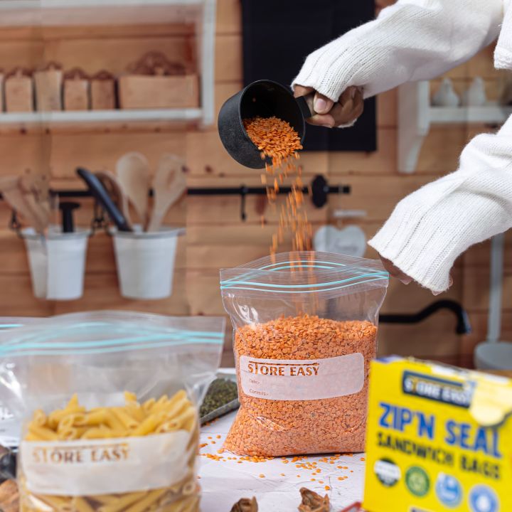 Easy%20Zip%20N%20Seal%20Resealable%20Ziplock%20Storage%20Bags%20Large%20(15pcs)%20Durable,%20Airtight,%20Multi-Purpose%20Food%20&%20Household%20Storage%20Solution%20-%20Image%203