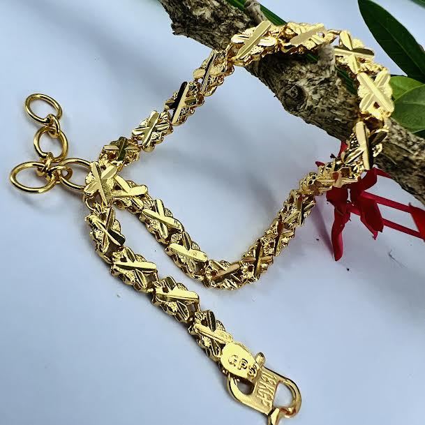 BOOM%20Gold%20plated%20stylish%20rich%20look%204%20mm%20Singapore%20design%20bracelet%20with%20crosscut%20for%20girl%20and%20women.%20-%20Image%203