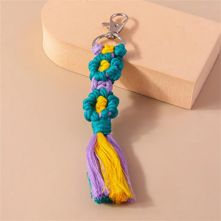 Handmade%20Daisy%20keychain%20Stylish%20Colorful%20Macrame%20key%20ring%20Bohemian%20purse%20charm%20for%20Backpack%20accessory%20Key%20organizer%20Bag%20decoration%20Gift%20for%20women%20Boho%20fashion%20statement%20-%20Image%209
