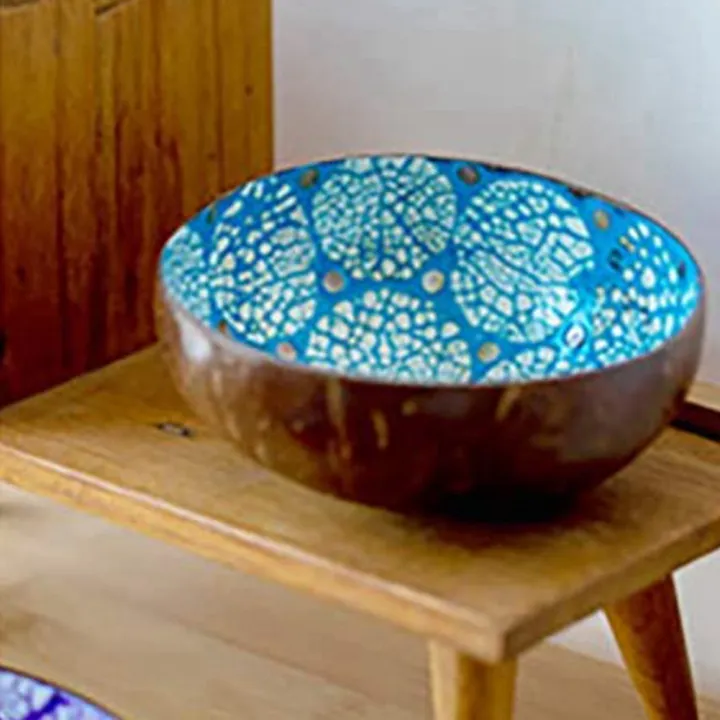 Coconut%20Bowls%20Natural%20Coconut%20Shell%20Storage%20Bowl%20Coconut%20Serving%20Bowls%20Candy%20Container%20Nuts%20Holder%20for%20Vegans%20Breakfast%20-%20Image%204