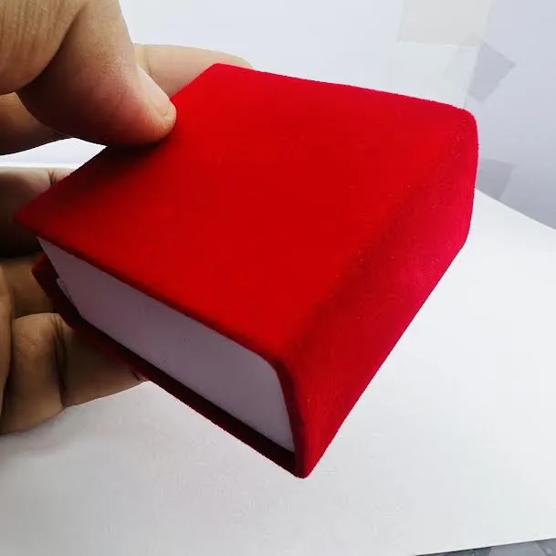 BOOM%20BOOM%20Red%20color%20velvet%20Pendant%20box%20with%20Butten%20lock%20Pendant%20Gift%20Boxes,%20Jewelry%20Display%20box%20-%20Image%208
