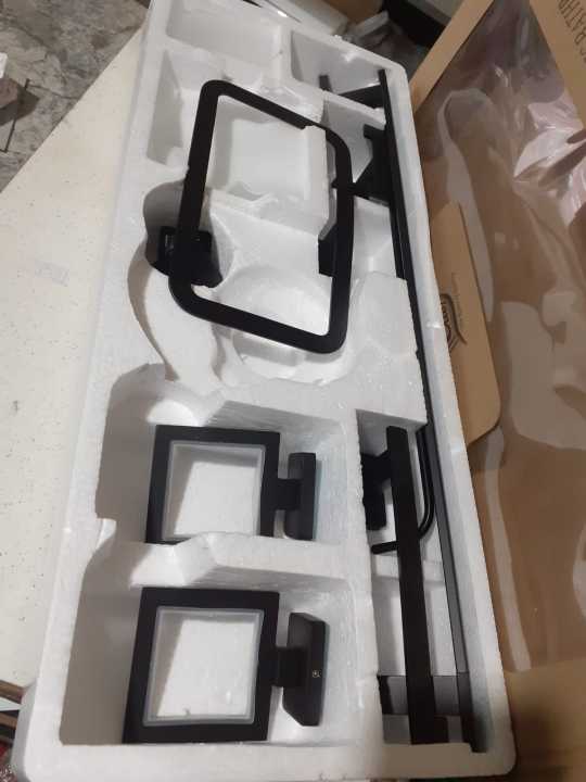 Luxury%20Bathroom%20Accessories%20Set%20-%20Black%20(All%20in%201%20-%207%20Pieces%20Accessories)%20-%20Image%205