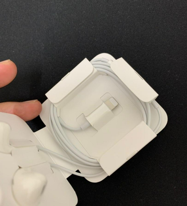 Original%20Apple%20iPhone%207,%207%20Plus,%208,%20and%20X%20Handsfree%20-%20Authentic%20Audio%20Experience%20by%20Apple%20-%20Clear%20Sound,%20Built-in%20Mic,%20Remote%20Control,%20Comfortable%20Fit%20-%20Image%204