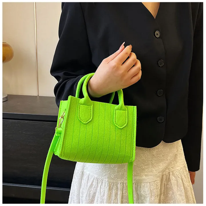 Stylish%20Square%20Bag%20For%20Women%20Wool%20Felt%20Crossbody%20Bag%20Women's%20Small%20Square%20Bag%20Crossbody%20Bag%20For%20Women%20Wool%20Felt%20Handbag%20-%20Image%206