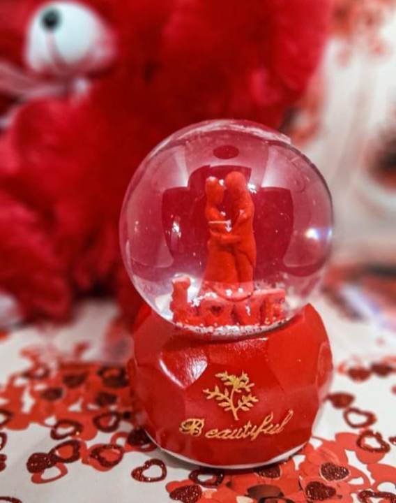 Valentines Gift - Unique Arts Love Couple in Crystal Glass Ball showpiece AA05