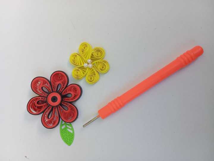 paper%20quilling%20tool%20set%205%20pcs%20quilling%20board%20,%20quilling%20mold%20,%20crimper%20,%20quilling%20needle%20,%20quilling%20comb%20-%20Image%203