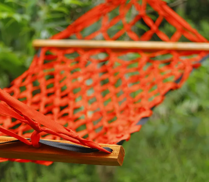 Hammock,%20Wooden%20Stick%20to%20Prevent%20Tipping,%20Hanging%20Bed%20-%20Image%205