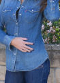 Levi's Women's Western Denim Shirt Classic Fit Long Sleeve Button-Up Cotton Blend Western Shirt. 