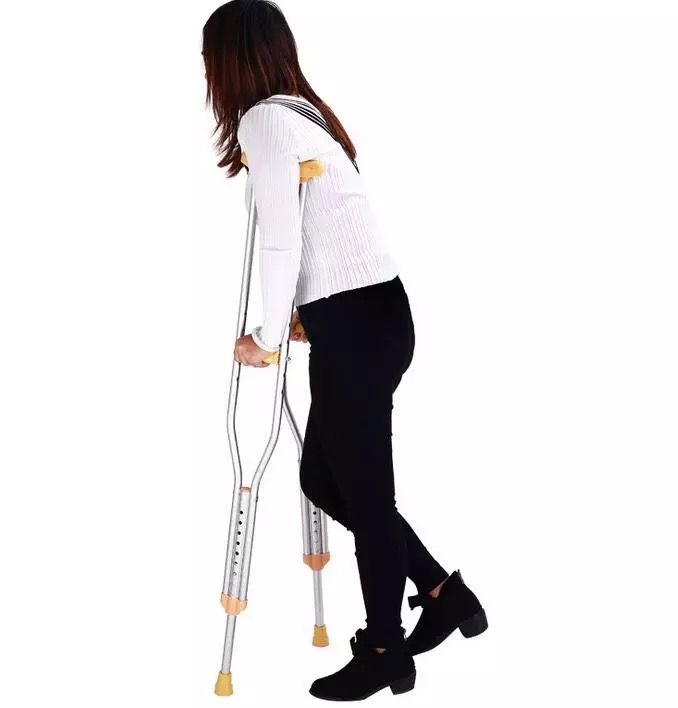 Under%20Arm%20Crutches%20(2%20Each%20/%20Pair)%20-%20Image%204