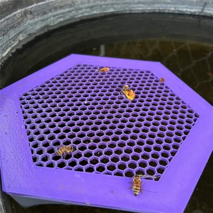 3D%20Printed%20Floating%20Bee%20Island%20Bee%20Waterer,Bee%20Watering%20Station%20A%20-%20Image%203