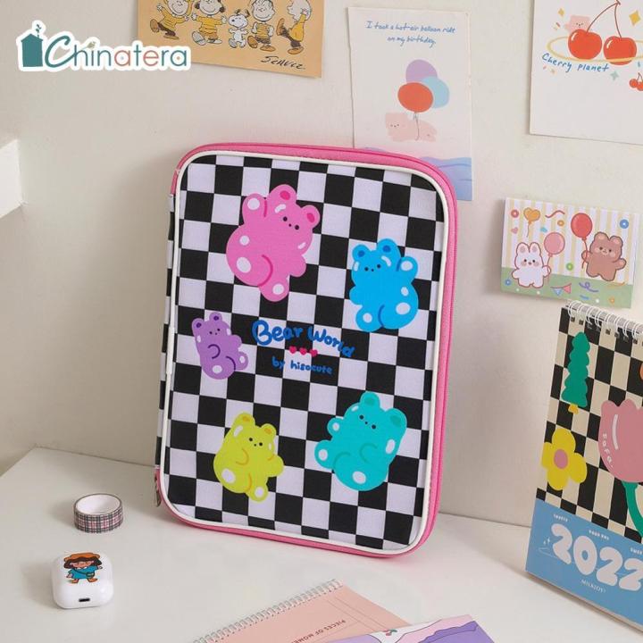 Chinatera%2011%20inch%20Bag%20Korean%20Style%20Checkerboard%20Pattern%20Cute%20Bear%20wer%20Tablet%20Sleeve%20Pouch%20Women%20Girls%20Travel%20Portable%20Zipper%20Leather%20Laptop%20for%20Protective%20Cover%20iPad%20Case%20-%20Image%208