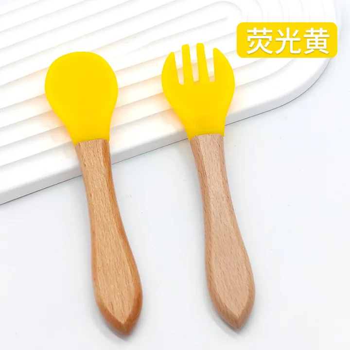Children's%20Silicone%20Spoon%20with%20Wooden%20Handle%20Food%20Grade%20Soft%20Rubber%20Baby%20Feeding%20Tableware%20Can%20Bite%20Spork%20-%20Image%207
