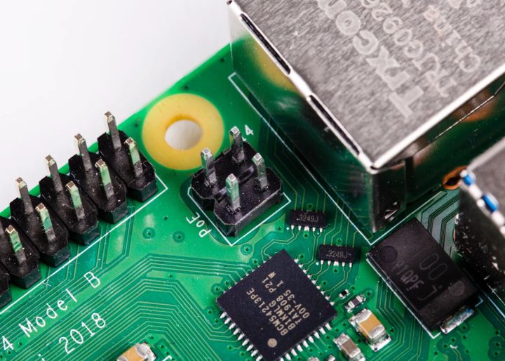 Raspberry%20Pi%205%204GB%20Original%20UK%20-%20Image%204