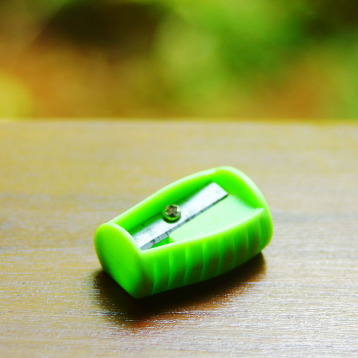 Pencil%20Sharpener%20(Cutter)-%20Multi%20Colors%20Plastic%20&%20Metal%20Blade%20-%20Image%202