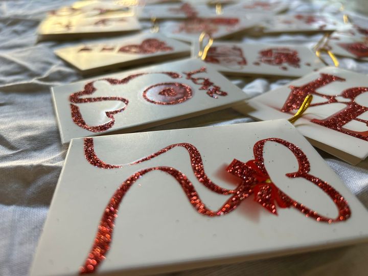 Creative%20hand%20crafted%20colorful%20cute%20love%20Gift%20cards%20with%20shiny%20glitter%20design%20for%20Birthdays%20Anniversary%20Wedding%20Engagement%20surprises%20parties%20Valentine's%20day%20or%20any%20special%20occasion%20-%20Image%202