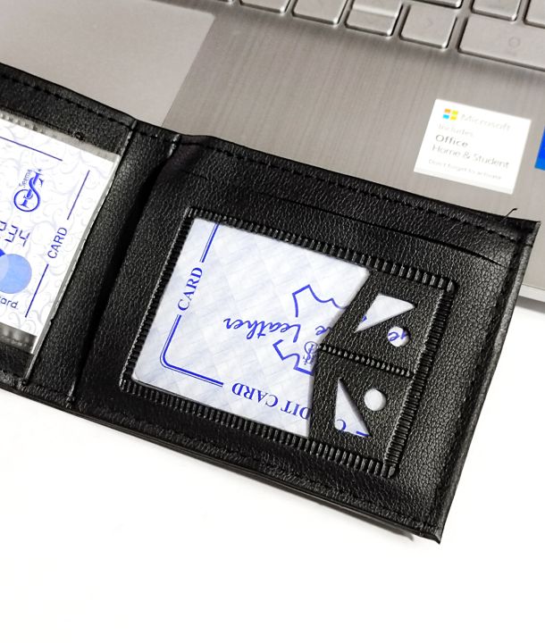 Lacoste%20Wallet%20for%20Men:%20Bi-Fold%20Casual%20Business%20Fashion%20Black%20Wallet%20with%20Free%20Card%20Holder%20-%20Image%204