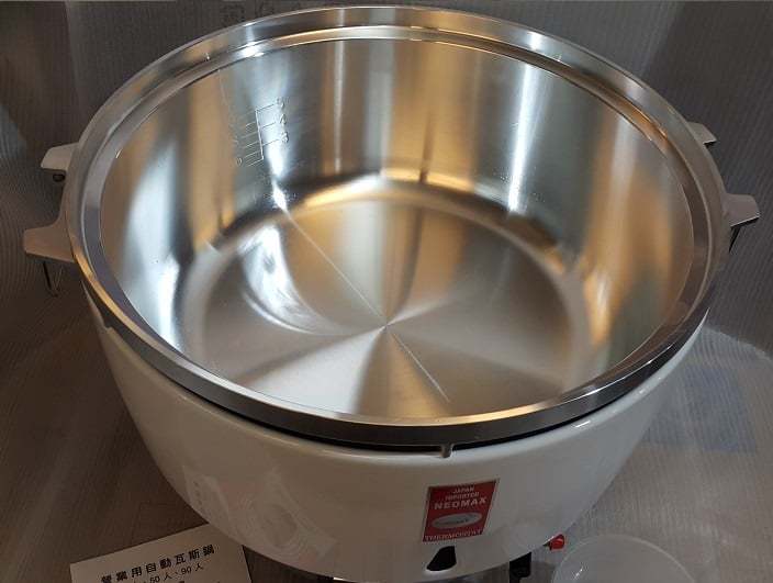Golden%20Fuji%20Gas%20Rice%20Cooker%2010Kg%20(16L)%20%E2%80%93%20Commercial%20Use%20for%20Restaurants%20&%20Hotels%20-%20Image%202