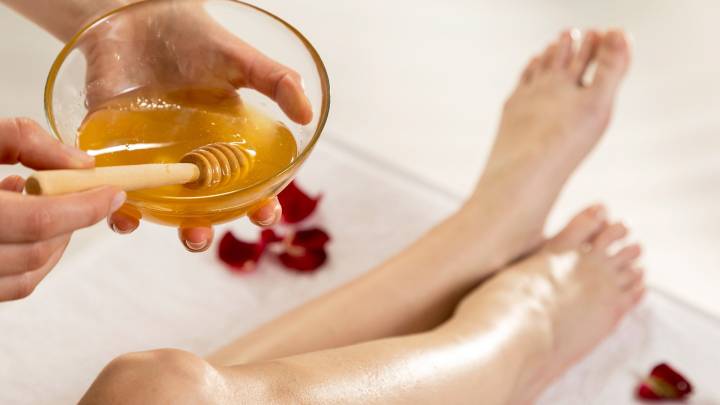 Olex%20Natural%20Hair%20Removal%20COLD%20WAX%20200G%20+%201%20Spatula%20stick%20+%2010%20wax%20strip%20-%20Image%206
