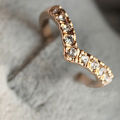 Ring Anti-rust Women V-shaped Rhinestone Ring. 