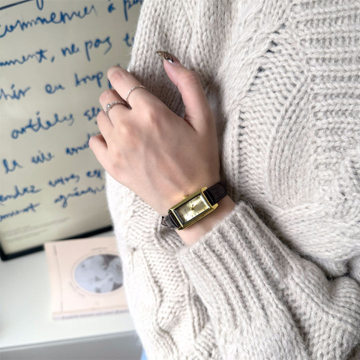 Vintage%20Slim%20Rectangular%20Watch%20for%20Women,%20Light%20Luxury%20Elegant%20Small%20Gold%20Watch%20with%20Thin%20Strap%20Quartz%20Watch%20-%20Image%205