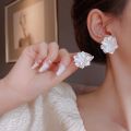1Pair Personality Romantic White Flower Stud Earrings Temperament Sweet Simple Statement Earring Aesthetic Jewelry Luxury Gift. 
