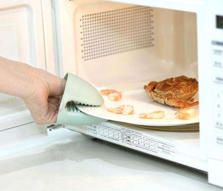 Silicone%20Pot%20Holder%20-%20For%20Hot%20Pans%20and%20Pots,%20Kitchen%20Accessory,%20Housewarming,%20Hand%20Protector,%20Cooking(2Pcs)%20-%20Image%203