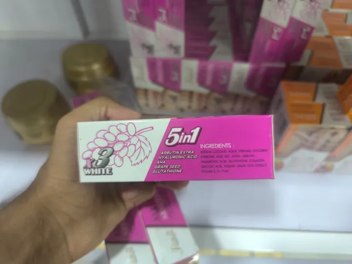 Fiorae%20Alpha%20Arbutin%20Miracle%20White%205-in-1%20Whitening%20Soap%20-%20Image%202
